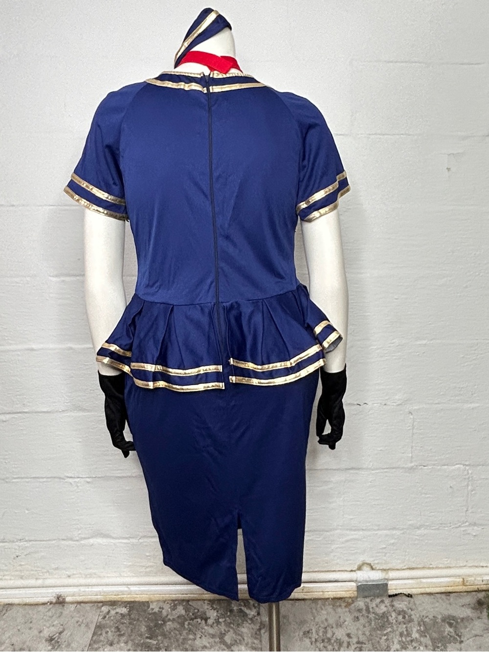 Leg Avenue Friendly Skies Flight Attendant 1X/2X Plus Halloween Costume - Picture 6 of 16